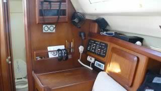 Hunter 30 Navigation Station 058